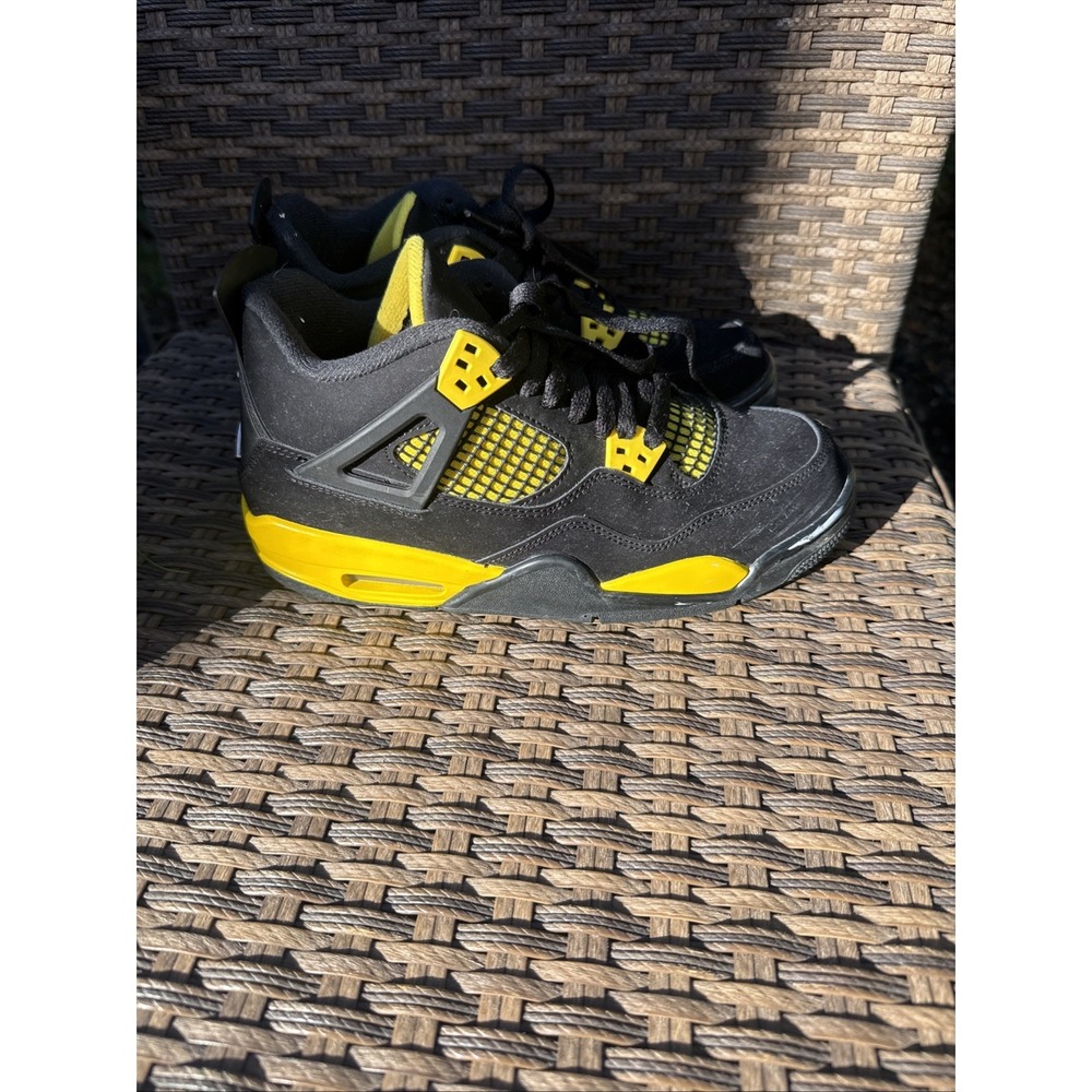 Air Jordan 4 Retro "Thunder" – Black/Yellow – Size 6Y